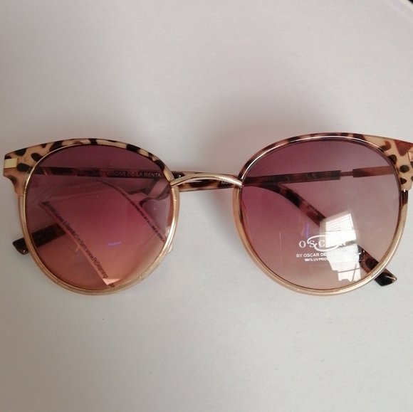 Sale! Oscar de la renta sunglasses